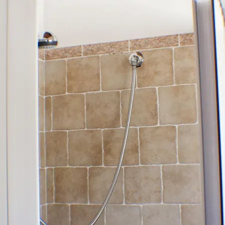 Spacious In With Shared Pool & Garden * Modica