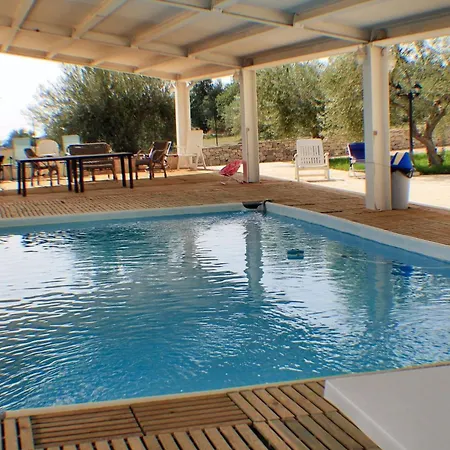 Spacious In With Shared Pool & Garden * Modica