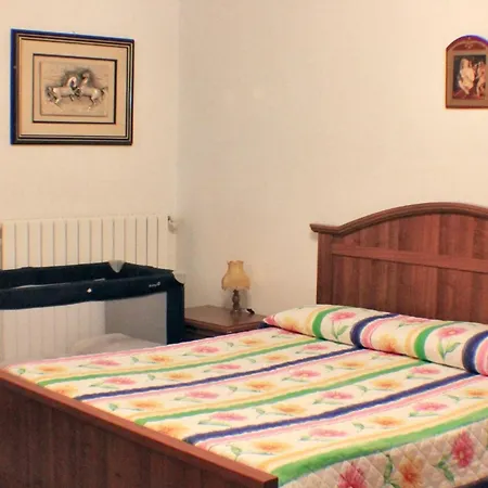 Spacious In With Shared Pool & Garden