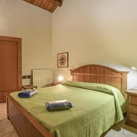 Spacious In With Shared Pool & Garden Apartment Modica